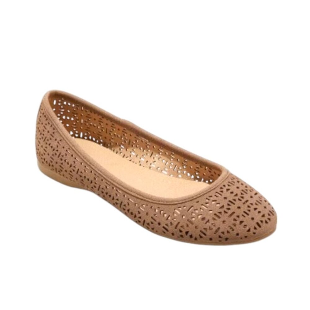 Universal Thread Women's Everly Faux Leather with Cutouts Round Toe Ballet Flats